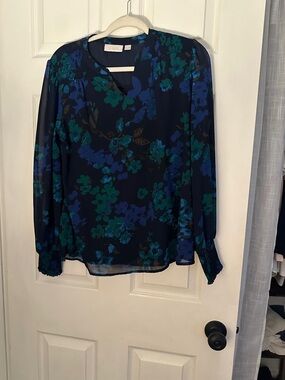 Belle by Kim Gravel Navy Floral V-Neck Blouse - Blue & Green. Size small, NWOT
